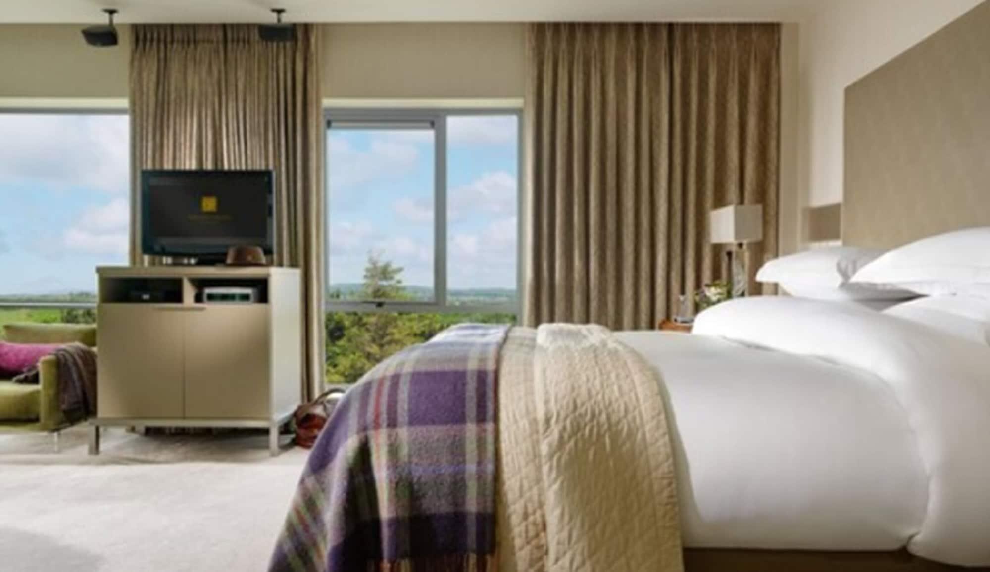 Aghadoe Heights Hotel & Spa Killarney Exteriér fotografie A bedroom at the hotel