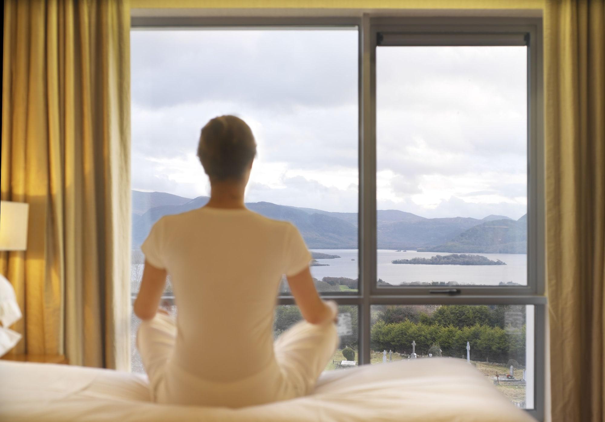 Aghadoe Heights Hotel & Spa Killarney Exteriér fotografie A woman meditating