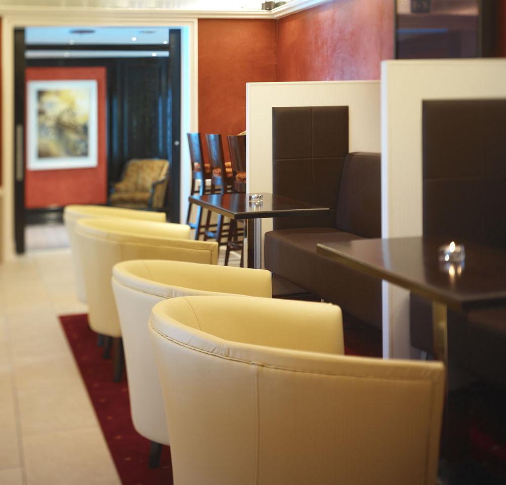 Aghadoe Heights Hotel & Spa Killarney Exteriér fotografie The lounge at the airport